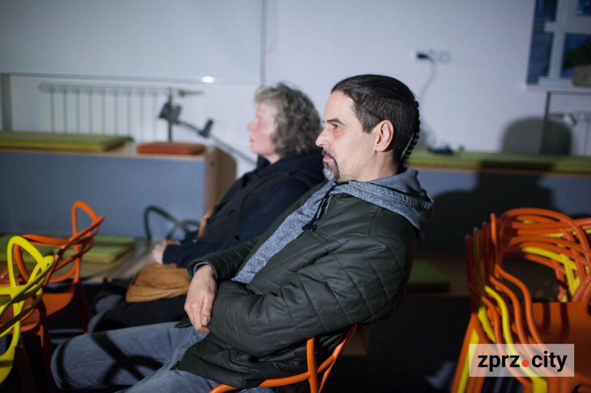 "Ця вистава більш направлена на цивільних" - у Запоріжжі показали п'єсу, засновану на листах і постах військових