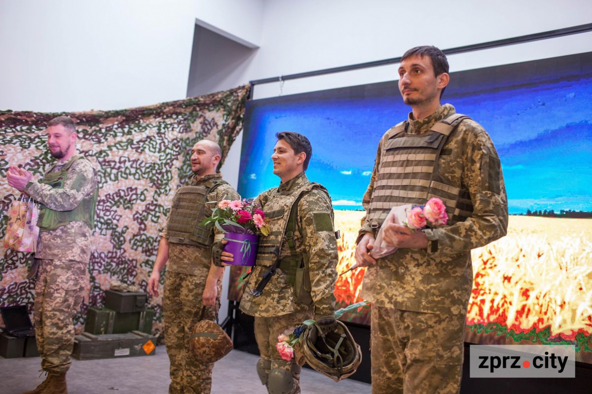 "Ця вистава більш направлена на цивільних" - у Запоріжжі показали п'єсу, засновану на листах і постах військових