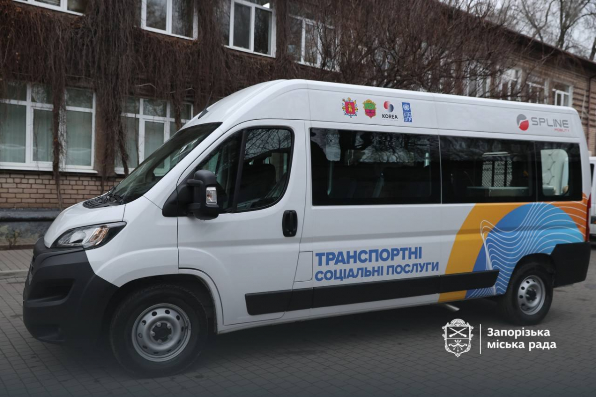 До лікарні без черг та витрат - у Запоріжжі з’явилася нова соціальна автівка (фото)