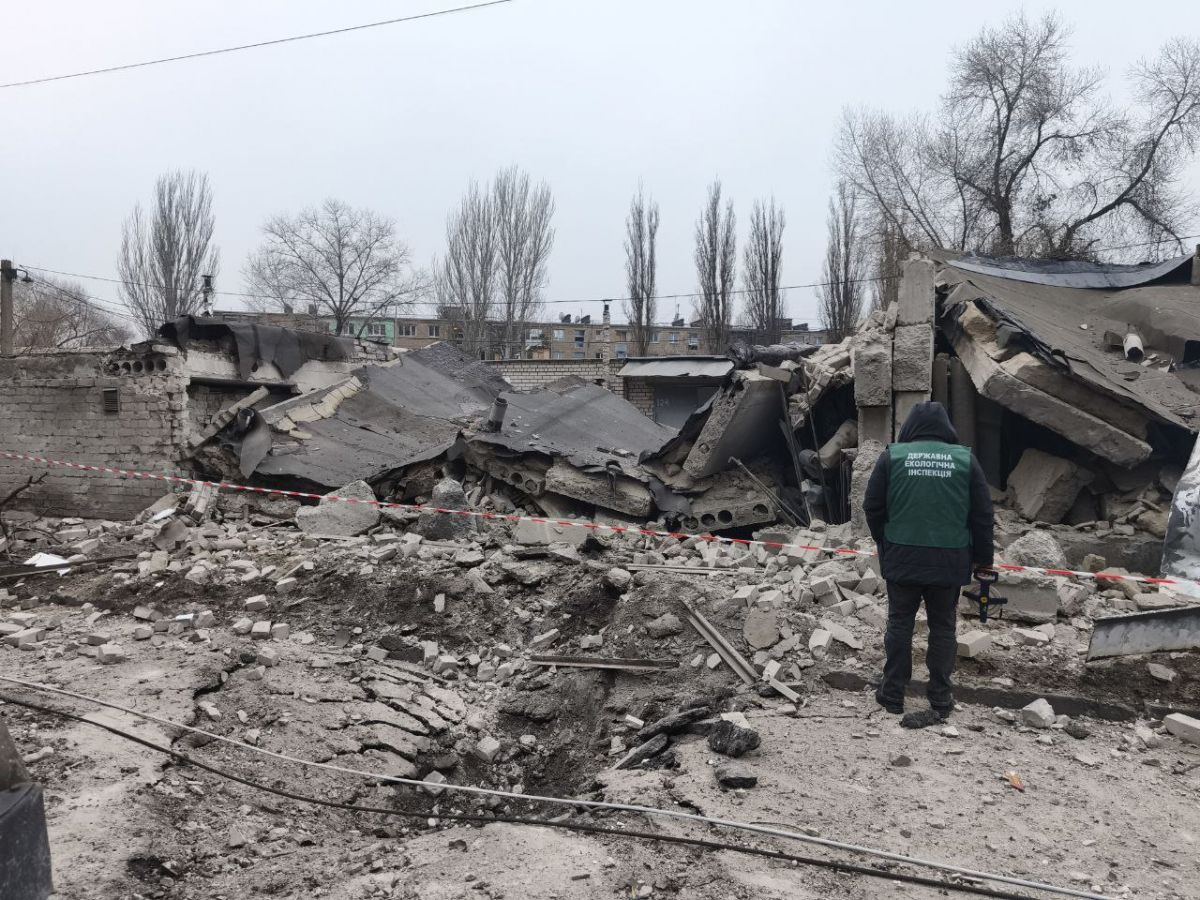 Екологи фіксують наслідки ворожих ударів — у двох районах Запоріжжя виявили значну шкоду довкіллю (фото)