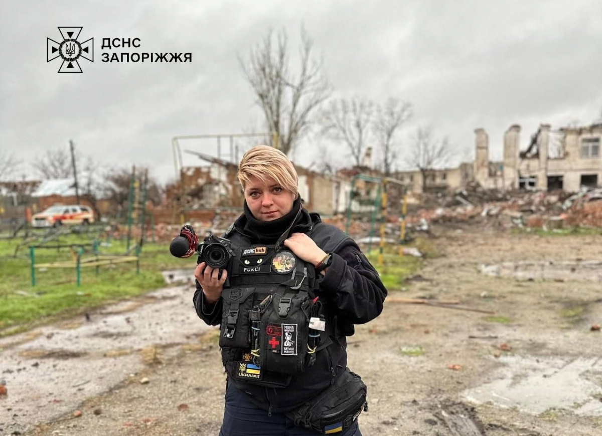 "Якщо чесно - страшно завжди, бо ніколи не знаєш, чи не повторить ворог удар" - запорізька режисерка змінила телебачення на ДСНС