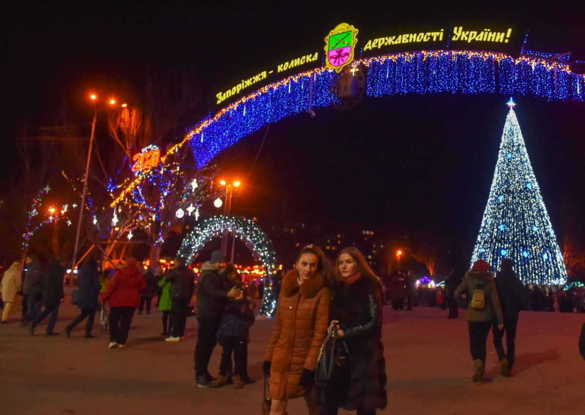 Казка мирних часів – як у Запоріжжі протягом 20 років змінювалася новорічна ялинка (фото)
