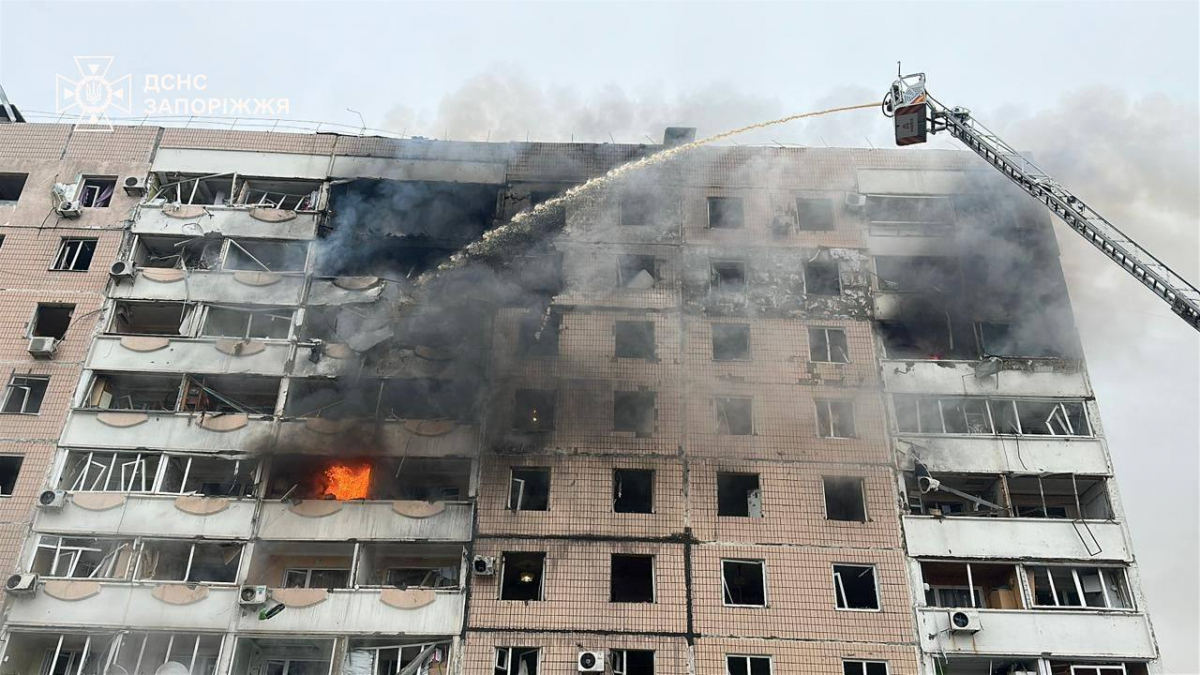 "Мені тільки що з голови діставали скло" - мешканці Запоріжжя розповіли, як пережили авіаудар КАБами (фото)