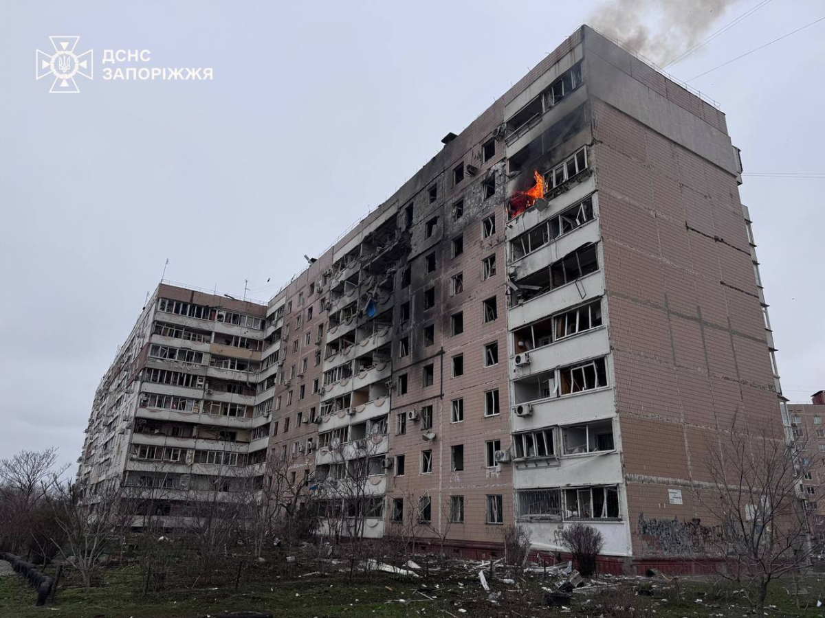 "Мені тільки що з голови діставали скло" - мешканці Запоріжжя розповіли, як пережили авіаудар КАБами (фото)