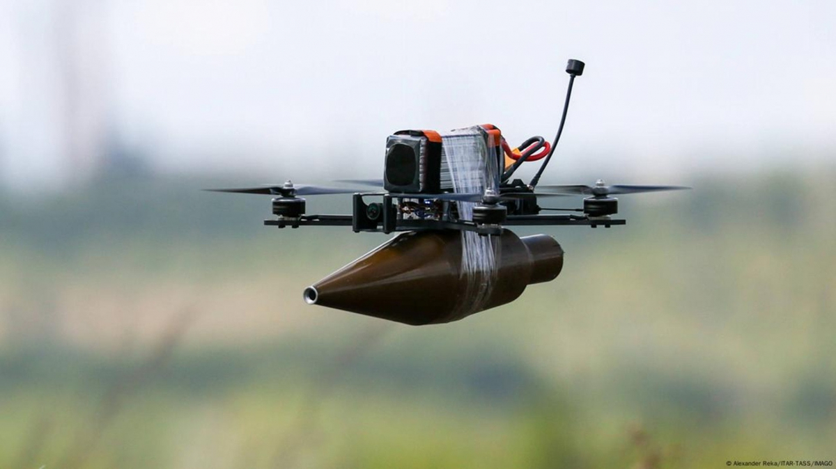 На Запоріжжі російський безпілотник влучив у цивільний автомобіль - поранено водія (фото)