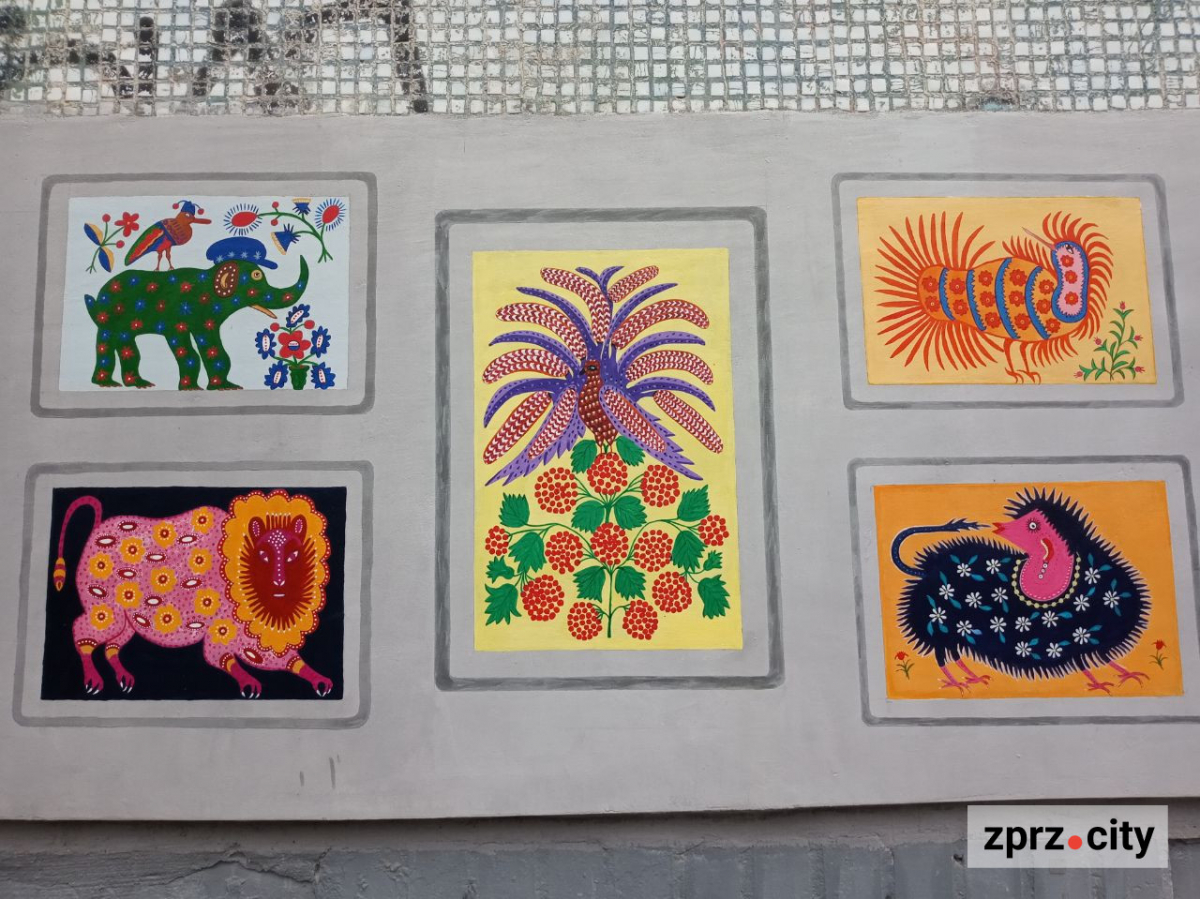 На запорізькій багатоповерхівці стало ще більше фантастичних звірів - фото