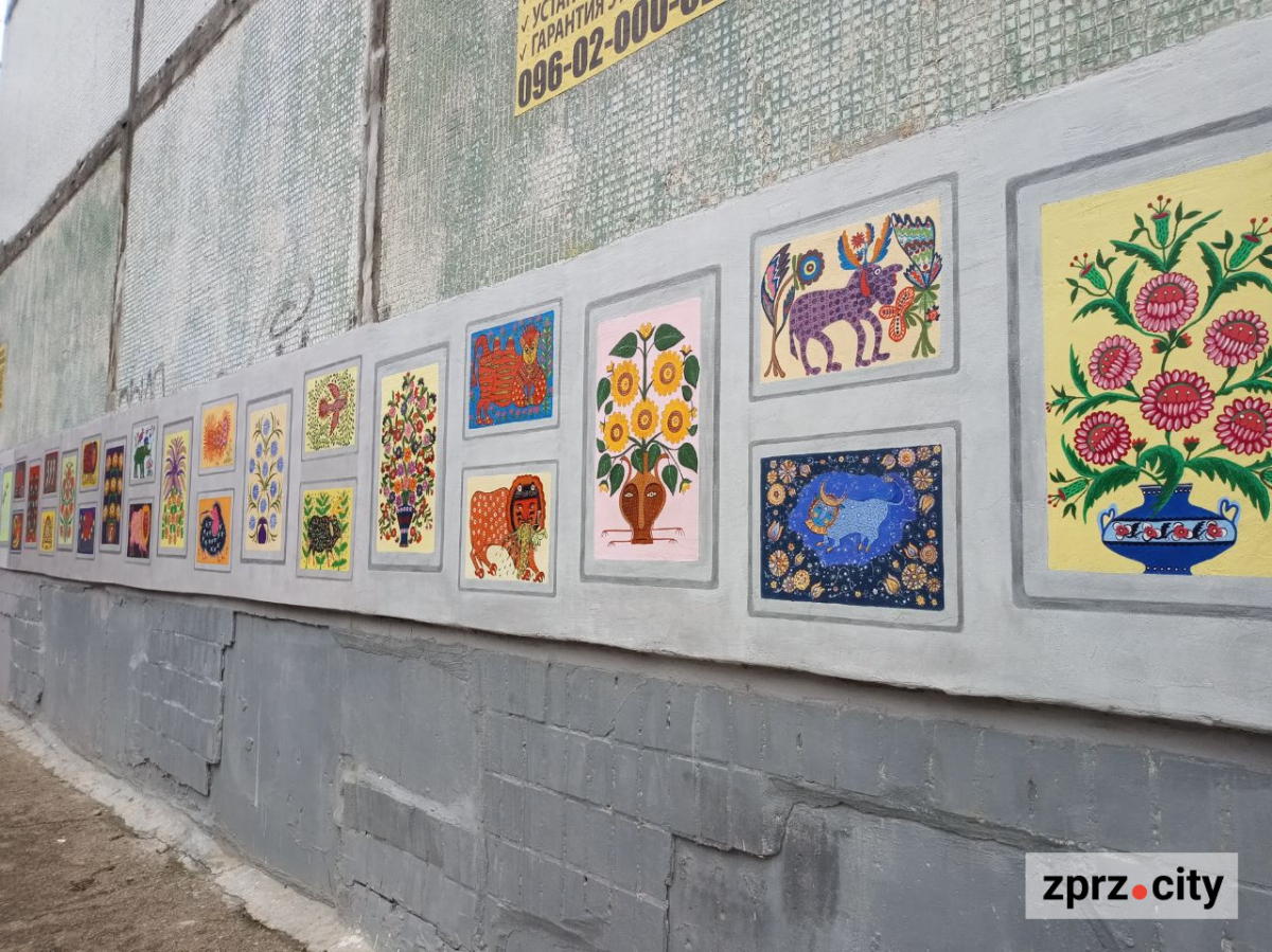 На запорізькій багатоповерхівці стало ще більше фантастичних звірів - фото