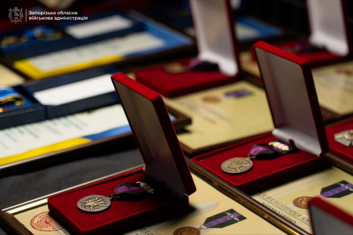 Нагороди, відданість і пам’ять про полеглих Героїв - в Запоріжжі відзначили День ЗСУ (фото)