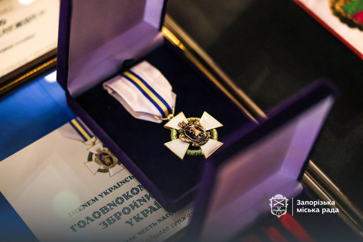 Нагороди, відданість і пам’ять про полеглих Героїв - в Запоріжжі відзначили День ЗСУ (фото)