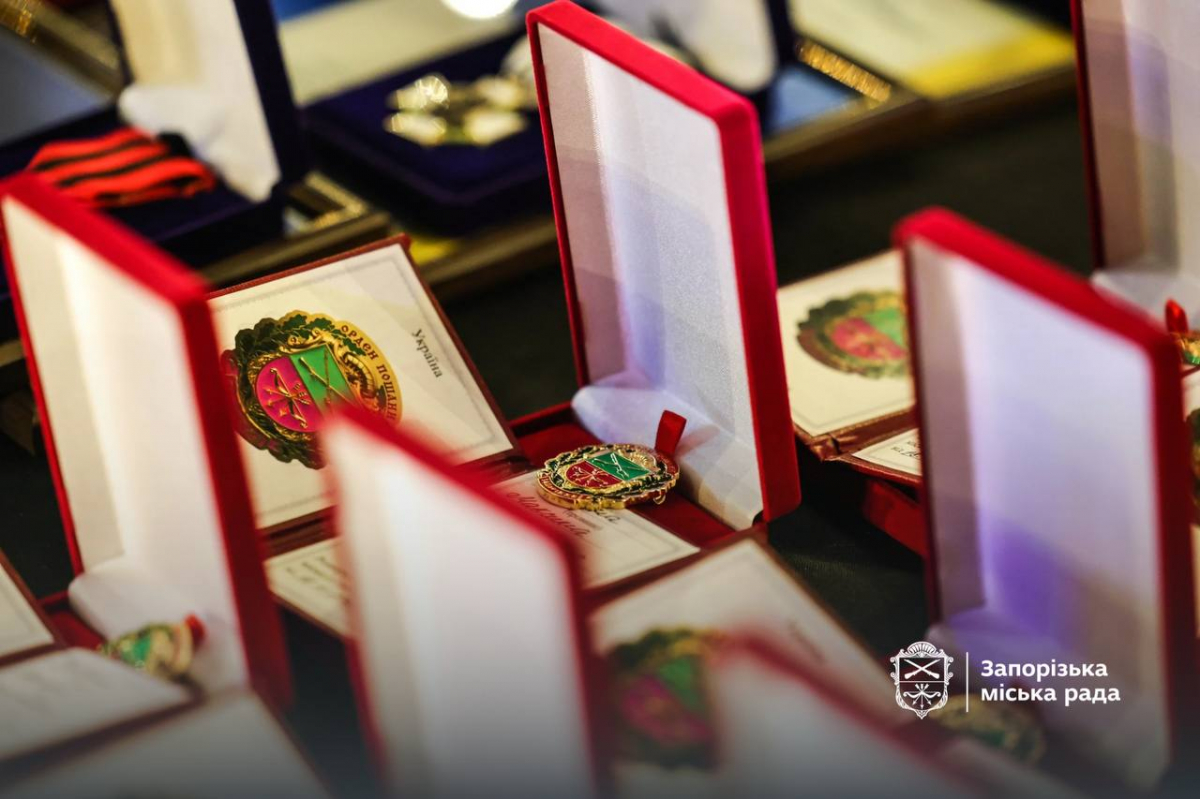 Нагороди, відданість і пам’ять про полеглих Героїв - в Запоріжжі відзначили День ЗСУ (фото)
