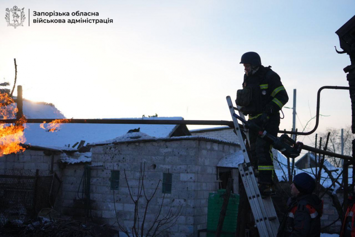 Напередодні Нового року ворог атакував Запоріжжя - фото наслідків