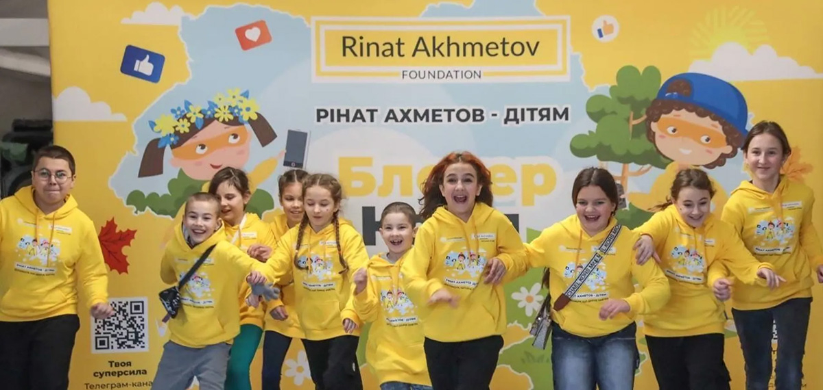 «Нарешті почую від донечок заповітне – мама і тато»: 4-річні сестри-близнючки з Чернігівщини отримали слухові апарати від Фонду Ріната Ахметова