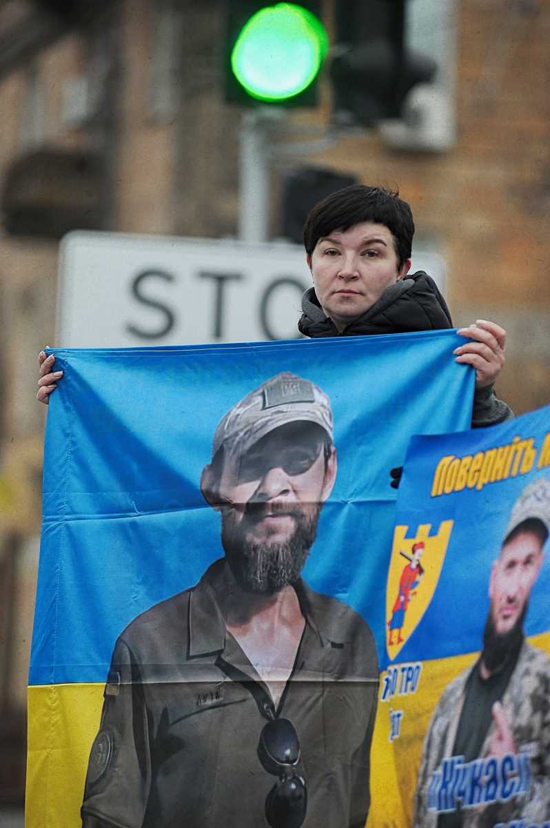 "Наш біль і наша надія" - у Запоріжжі провели автопробіг та акцію на підтримку військовополонених (фото)