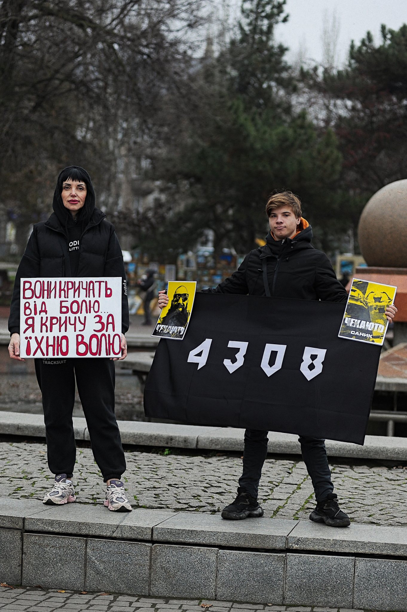 "Наш біль і наша надія" - у Запоріжжі провели автопробіг та акцію на підтримку військовополонених (фото)