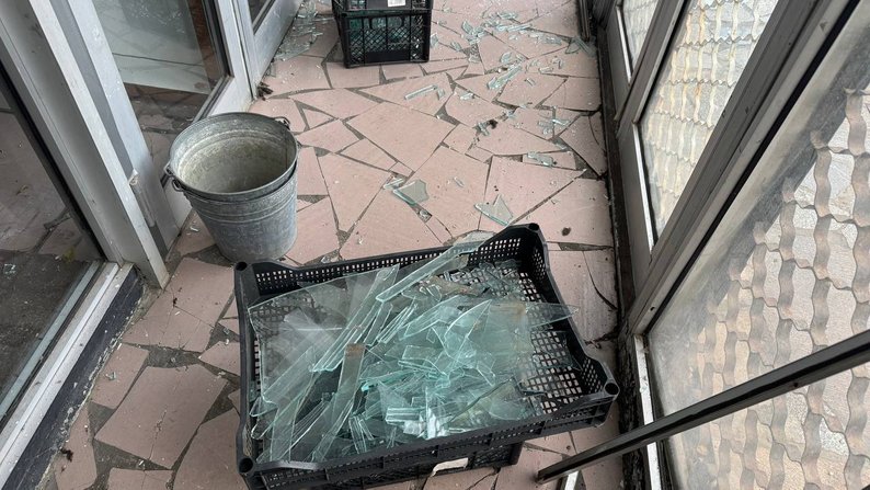 "Не залишилося ні гаража, ні авто" - очевидці розповіли про наслідки удару КАБами по Космічному району Запоріжжя (фото)