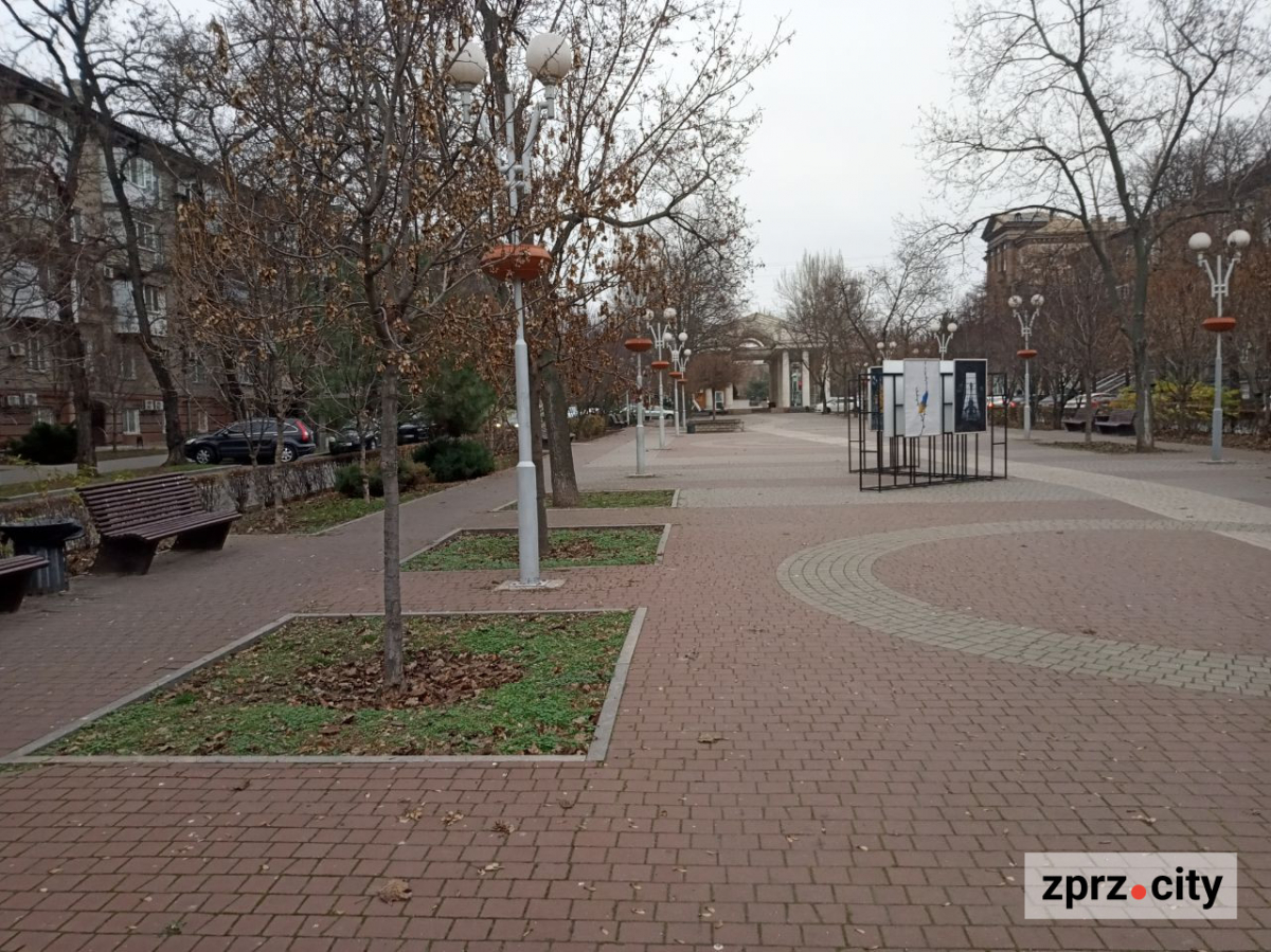 Нова виставка - чиї плакати воєнного часу можна побачити у Запоріжжі просто неба (фото)