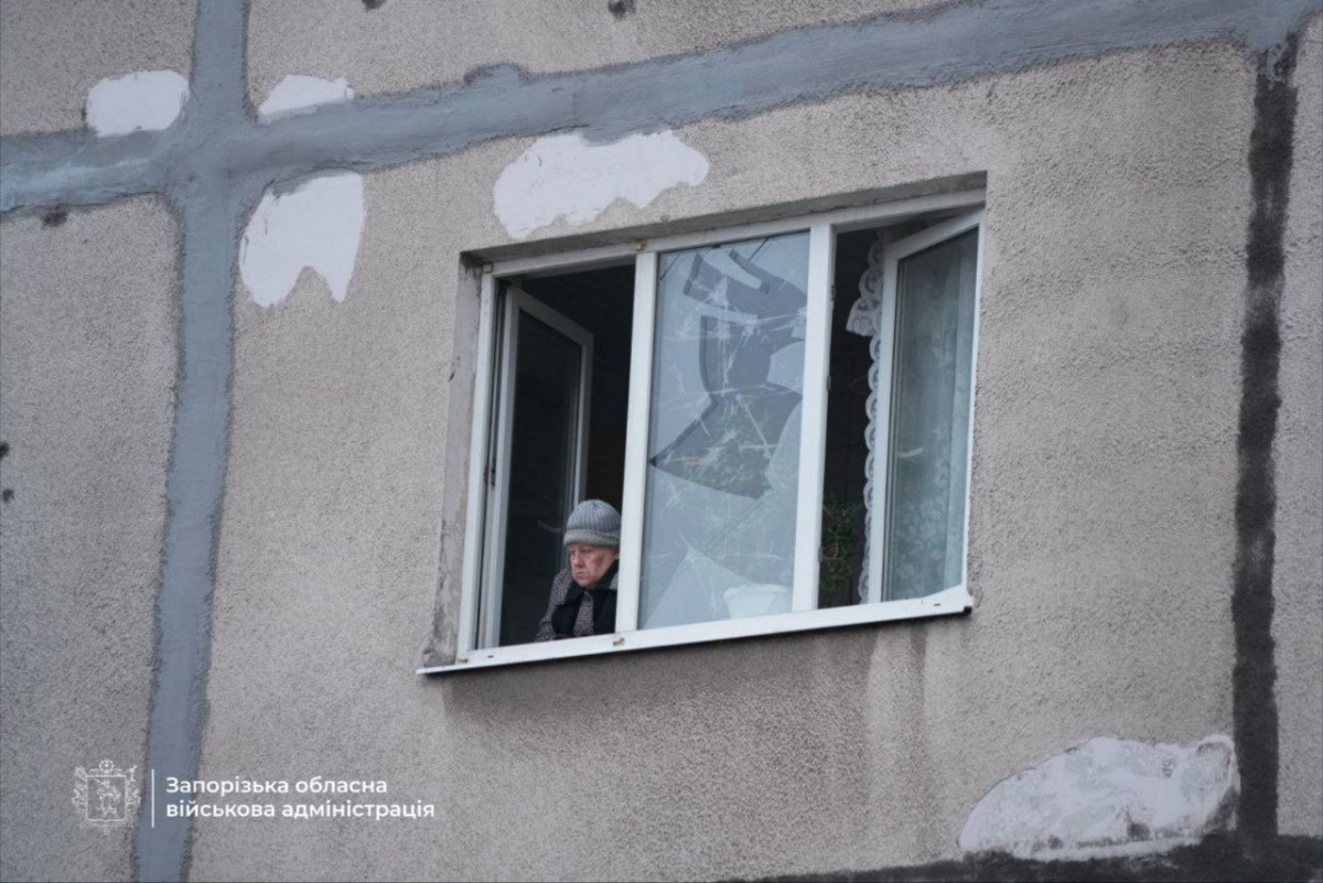 Окупанти атакували Запоріжжя: армія рф завдала удару по житловому району - що відомо (фото, відео)