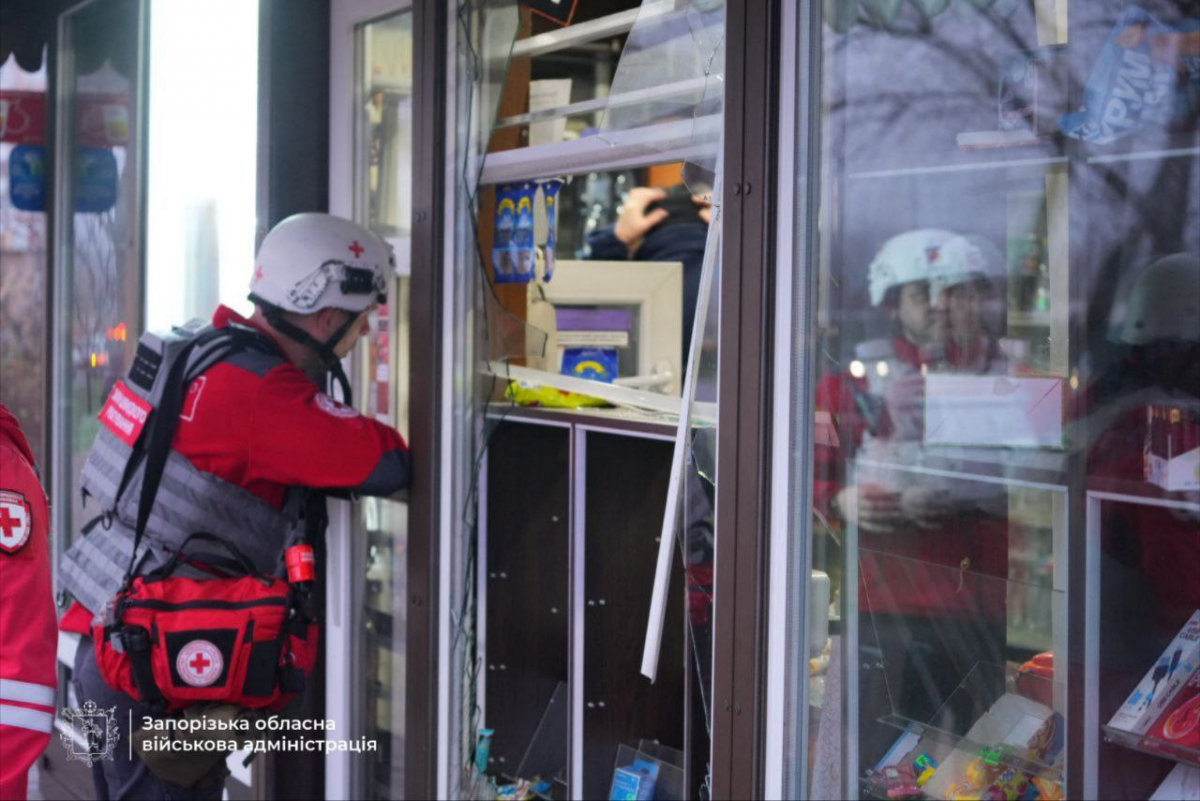 Окупанти атакували Запоріжжя: армія рф завдала удару по житловому району - що відомо (фото, відео)