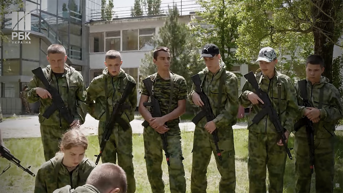 Окупанти знизили вік військової присяги до 14 років -  на ТОТ Запорізької області мілітаризують дітей (фото, відео) 