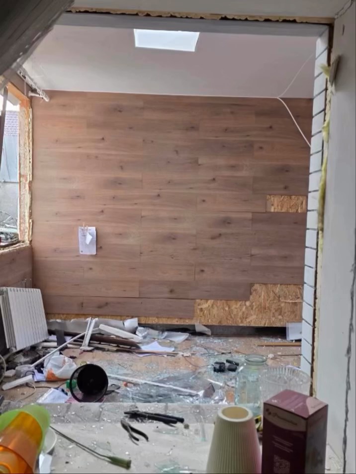 Російський КАБ впав поруч із будинком - у Запоріжжі збирають допомогу для родини відомої співачки і волонтерки (фото, відео)