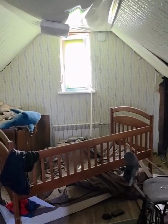 Російський КАБ впав поруч із будинком - у Запоріжжі збирають допомогу для родини відомої співачки і волонтерки (фото, відео)