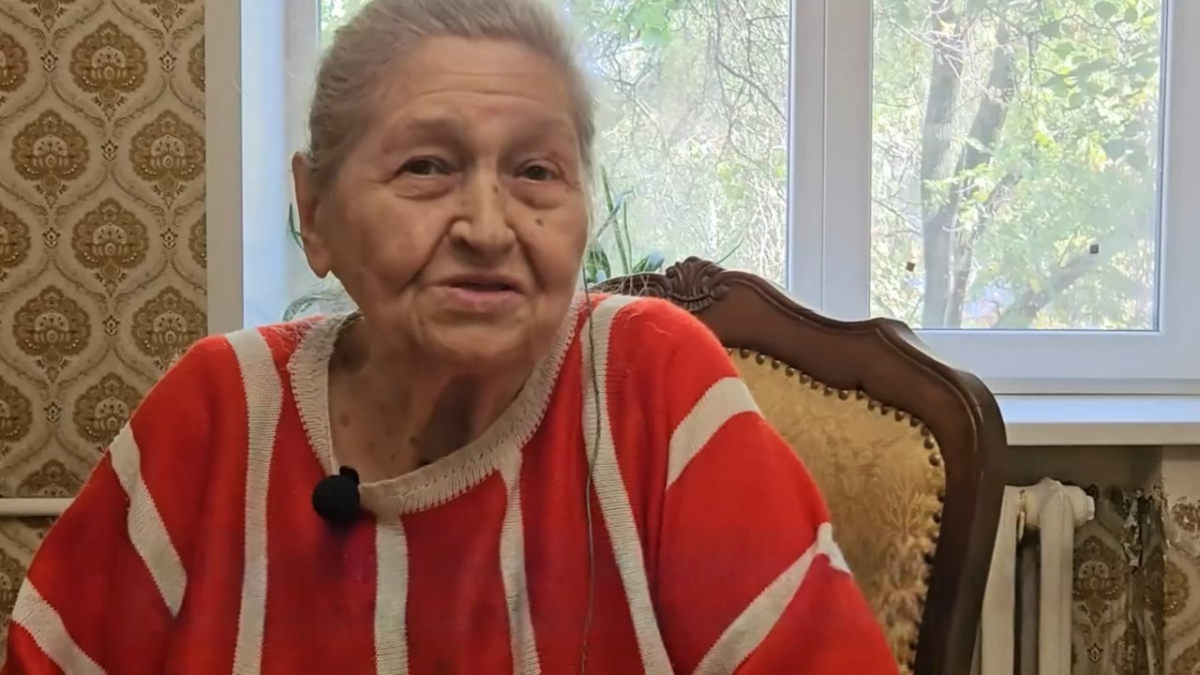 У 1941-му пішки втекла до Запоріжжя від нацистів, а тепер ховається від ворожих обстрілів: історія 95-річної жінки, чий дім пошкодив шахед (фото, відео)
