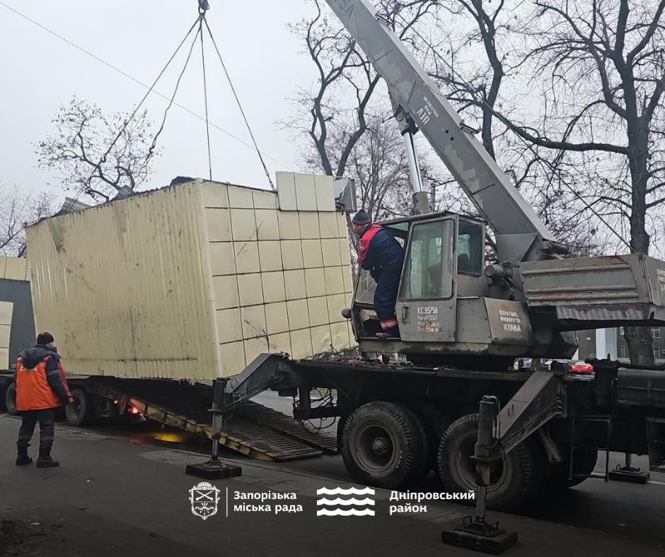 У Запоріжжі на проспекті Металургів демонтували пекарню та продуктову точку - з якої причини (фото)