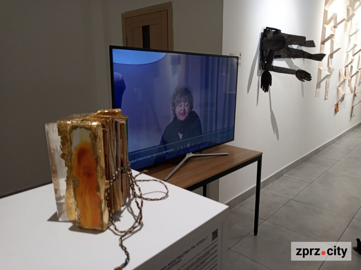 У Запоріжжі показали книгу, вирощену з гриба, та інші незвичайні артбуки - фото