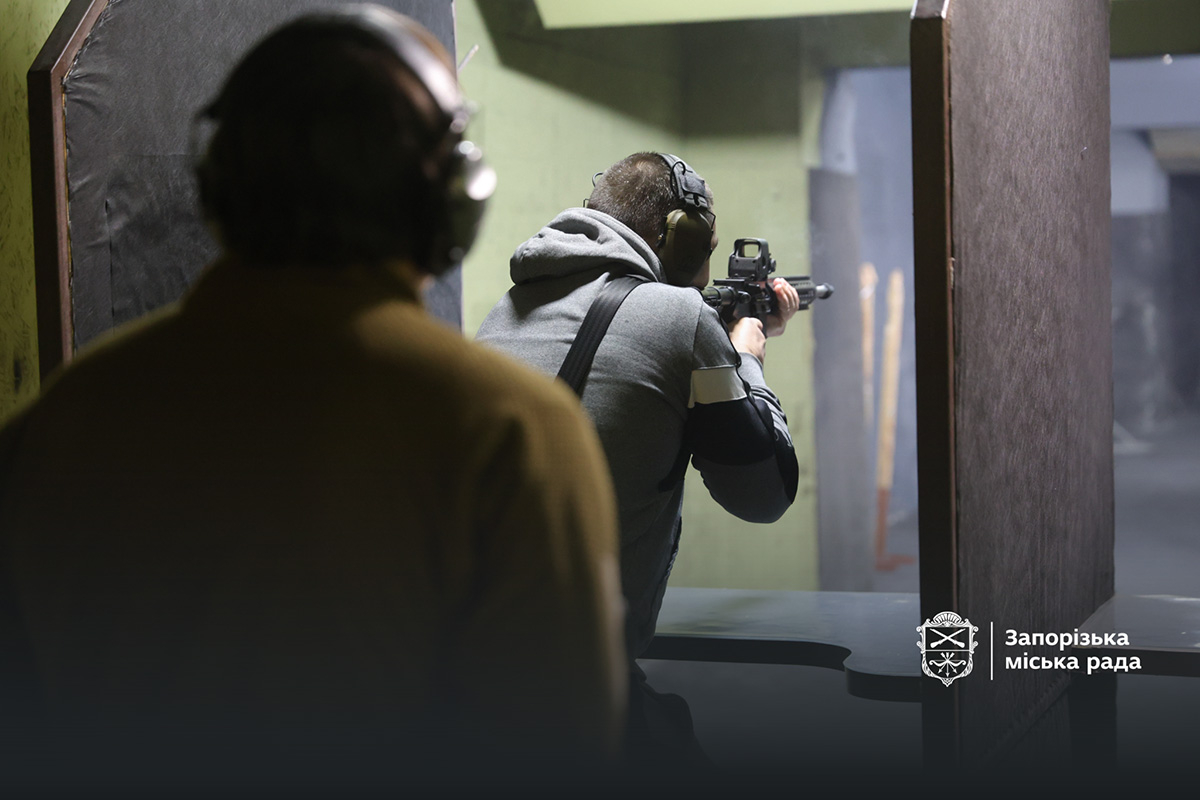 У Запоріжжі ветерани зійшлися у фіналі стрілецького турніру напередодні Дня ЗСУ