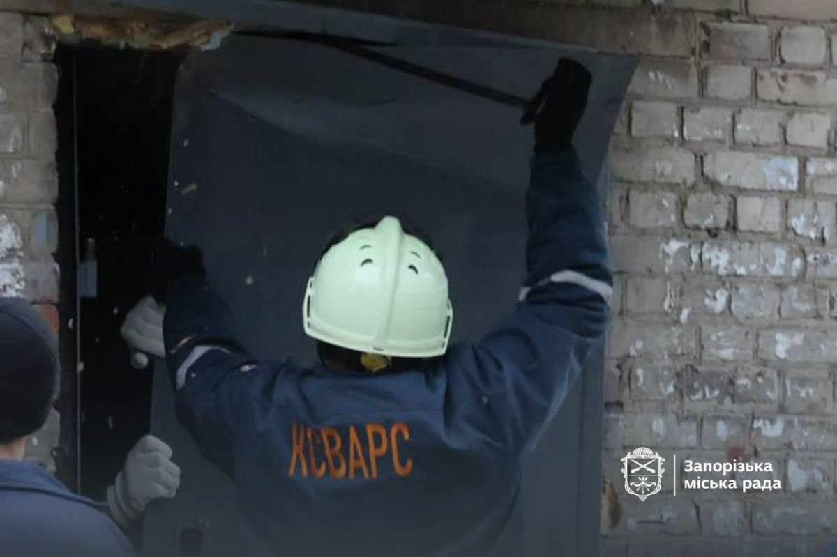 У Запоріжжі завершили аварійно-рятувальні роботи на місцях прильотів - фото наслідків авіаудару 8 грудня