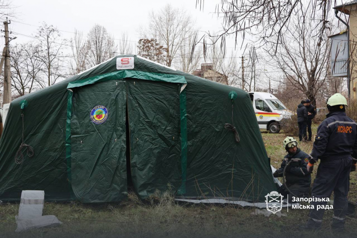 У Запоріжжі завершили аварійно-рятувальні роботи на місцях прильотів - фото наслідків авіаудару 8 грудня