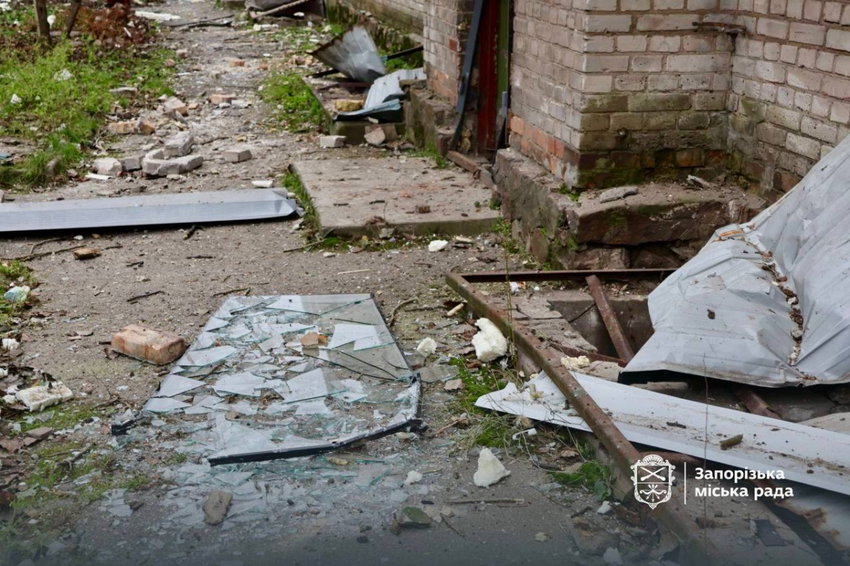 У Запоріжжі завершили аварійно-рятувальні роботи на місцях прильотів - фото наслідків авіаудару 8 грудня