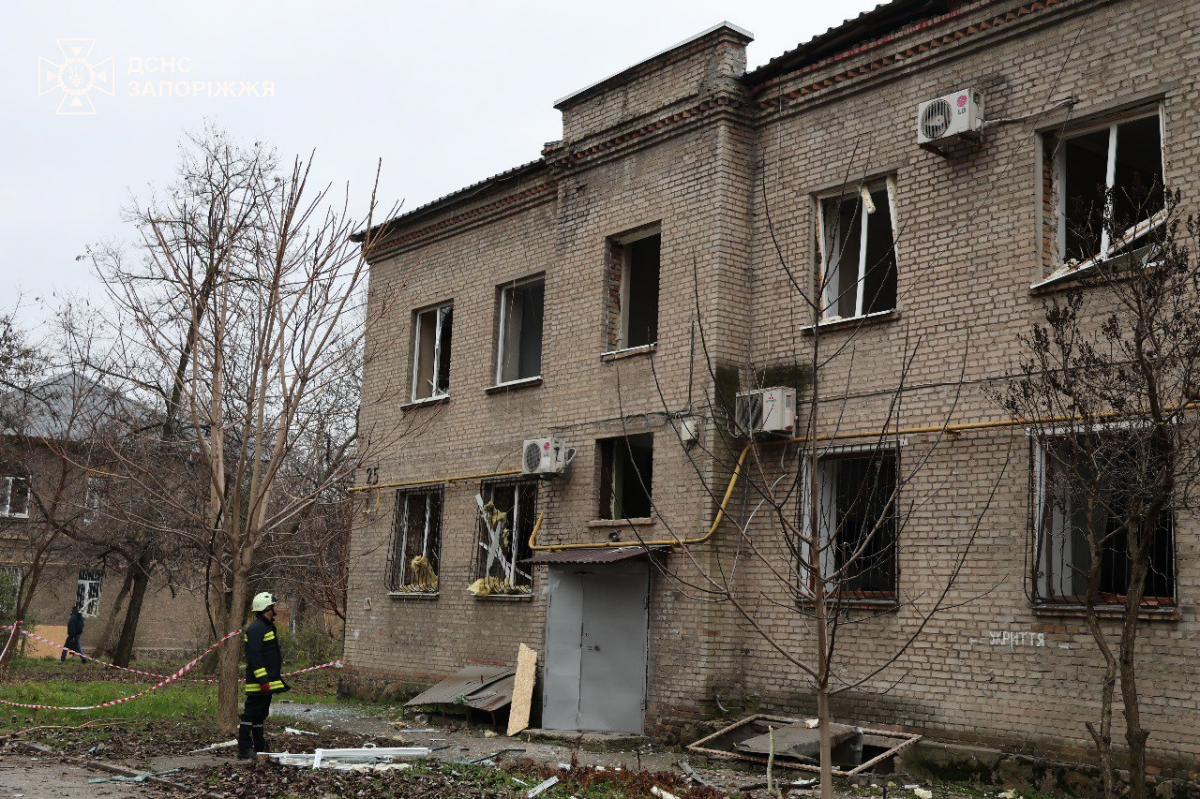 У Запоріжжі завершили аварійно-рятувальні роботи на місцях прильотів - фото наслідків авіаудару 8 грудня