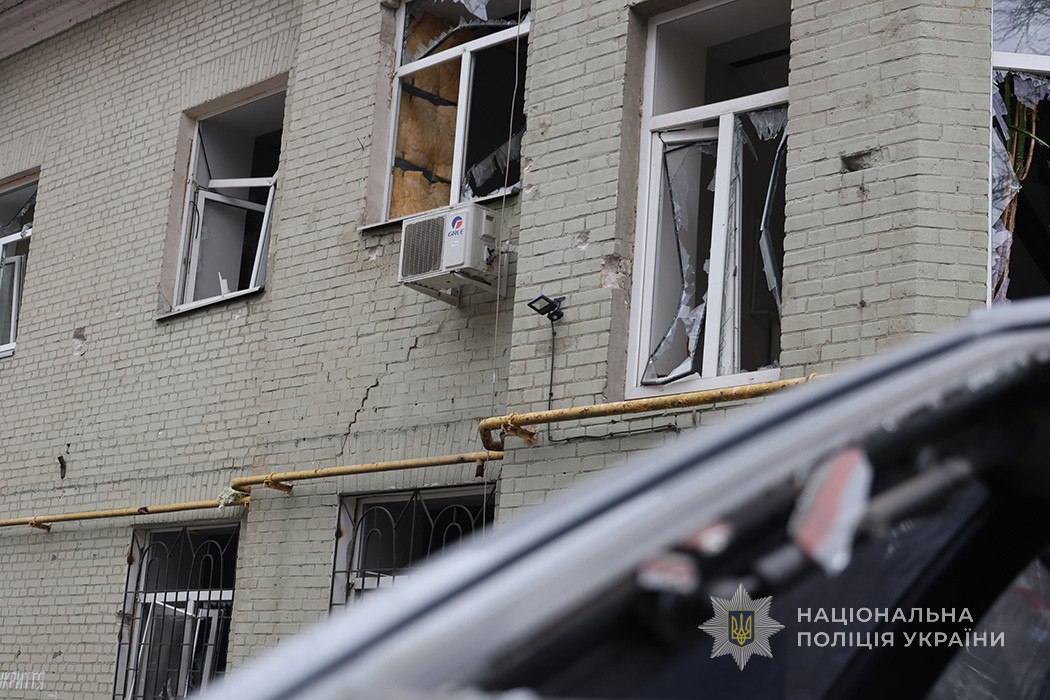 У Запоріжжі завершили аварійно-рятувальні роботи на місцях прильотів - фото наслідків авіаудару 8 грудня