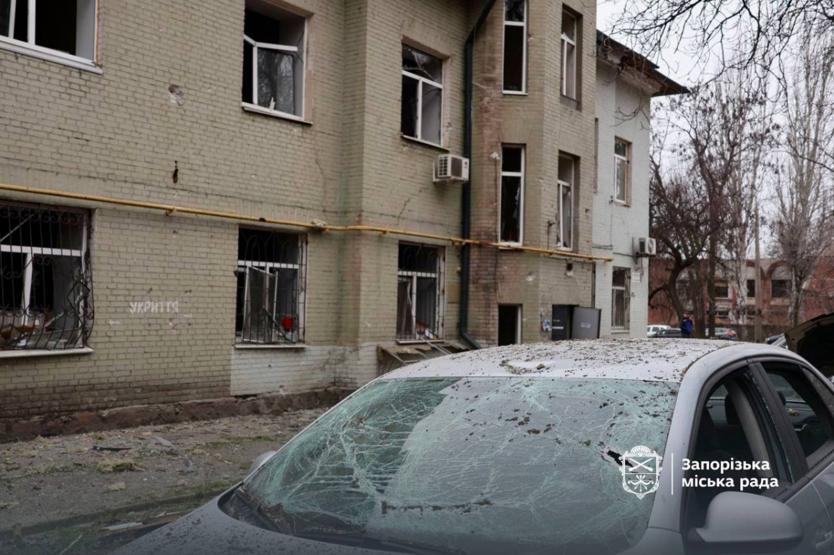 У Запоріжжі завершили аварійно-рятувальні роботи на місцях прильотів - фото наслідків авіаудару 8 грудня