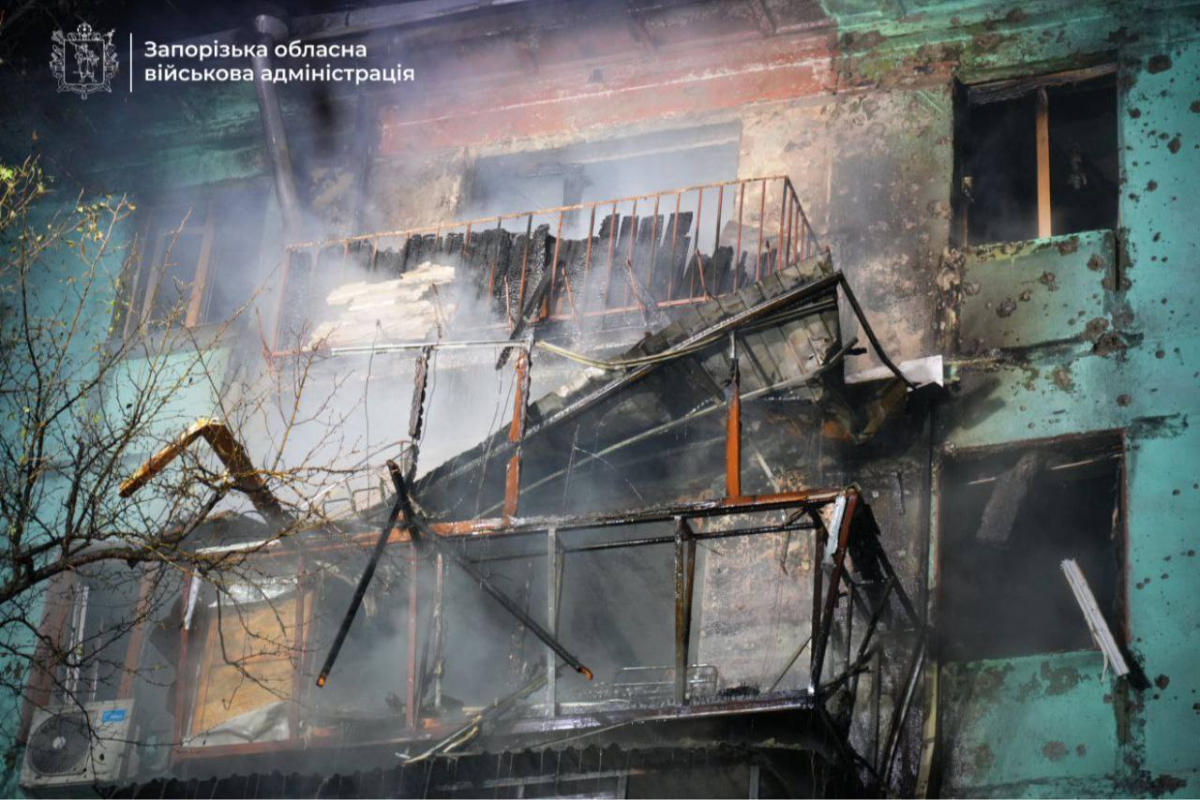 У Заводському районі Запоріжжя відновлять багатоповерхівку, пошкоджену під час масованої атаки "шахедів" (фото)