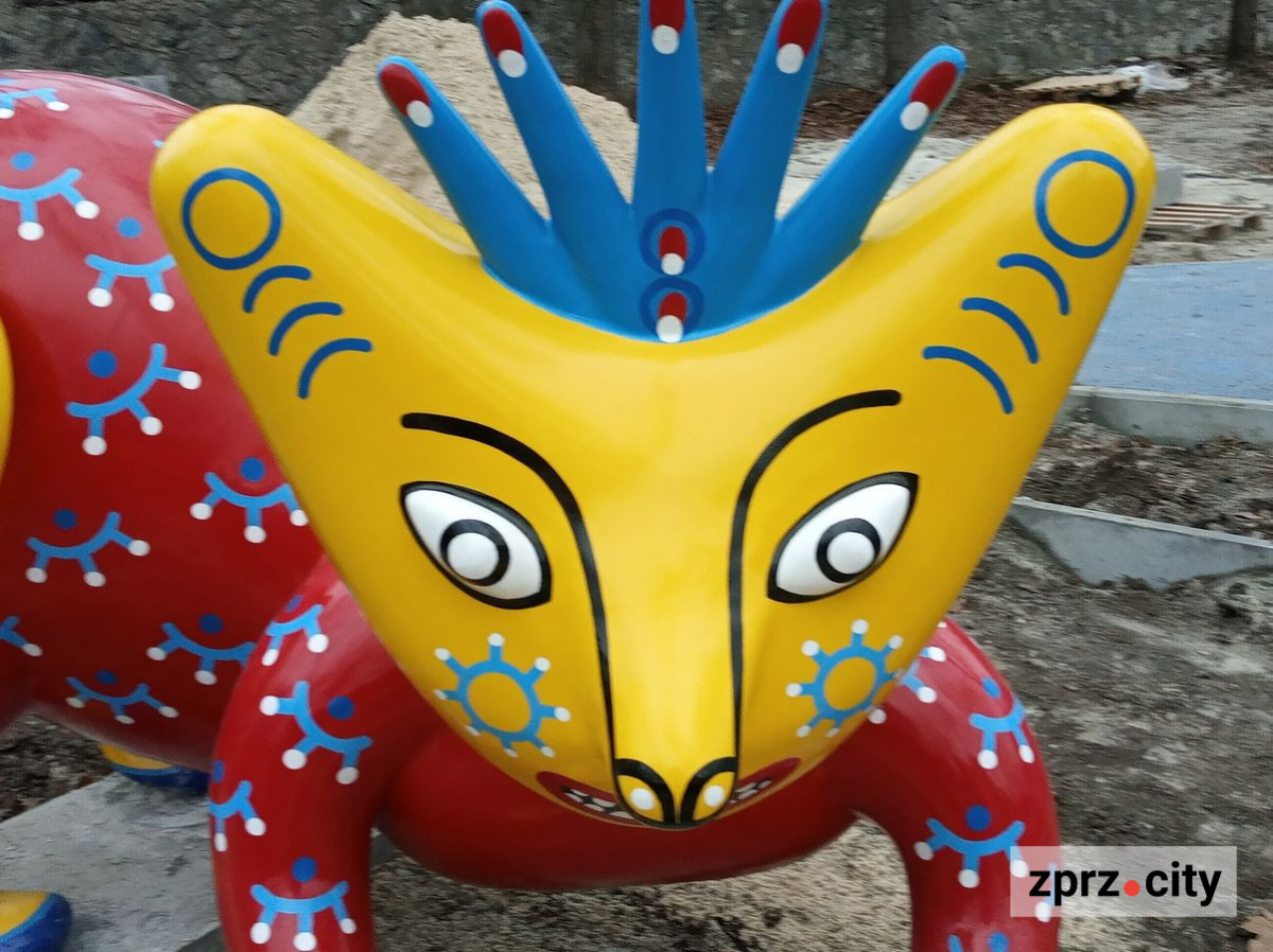 В одному із запорізьких скверів відкриють майданчик з фігурами фантастичних звірів - фоторепортаж