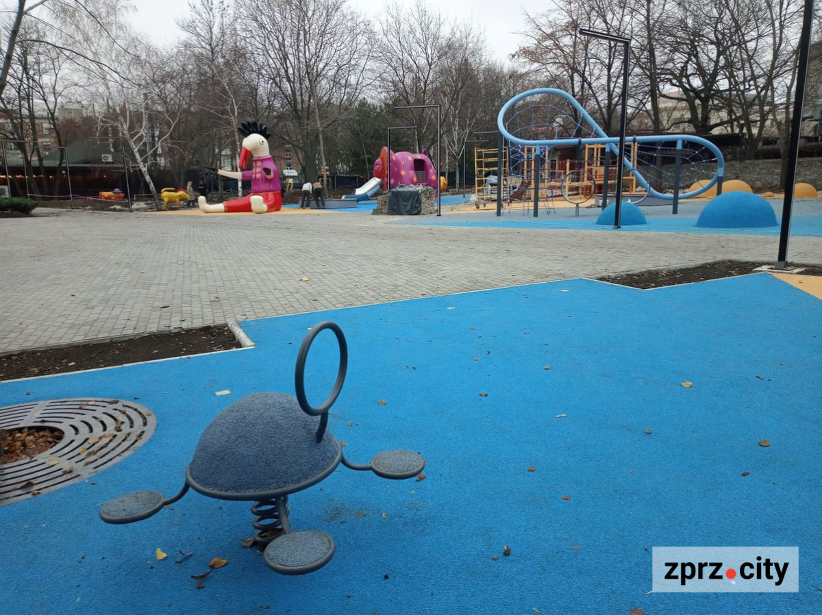 В одному із запорізьких скверів відкриють майданчик з фігурами фантастичних звірів - фоторепортаж