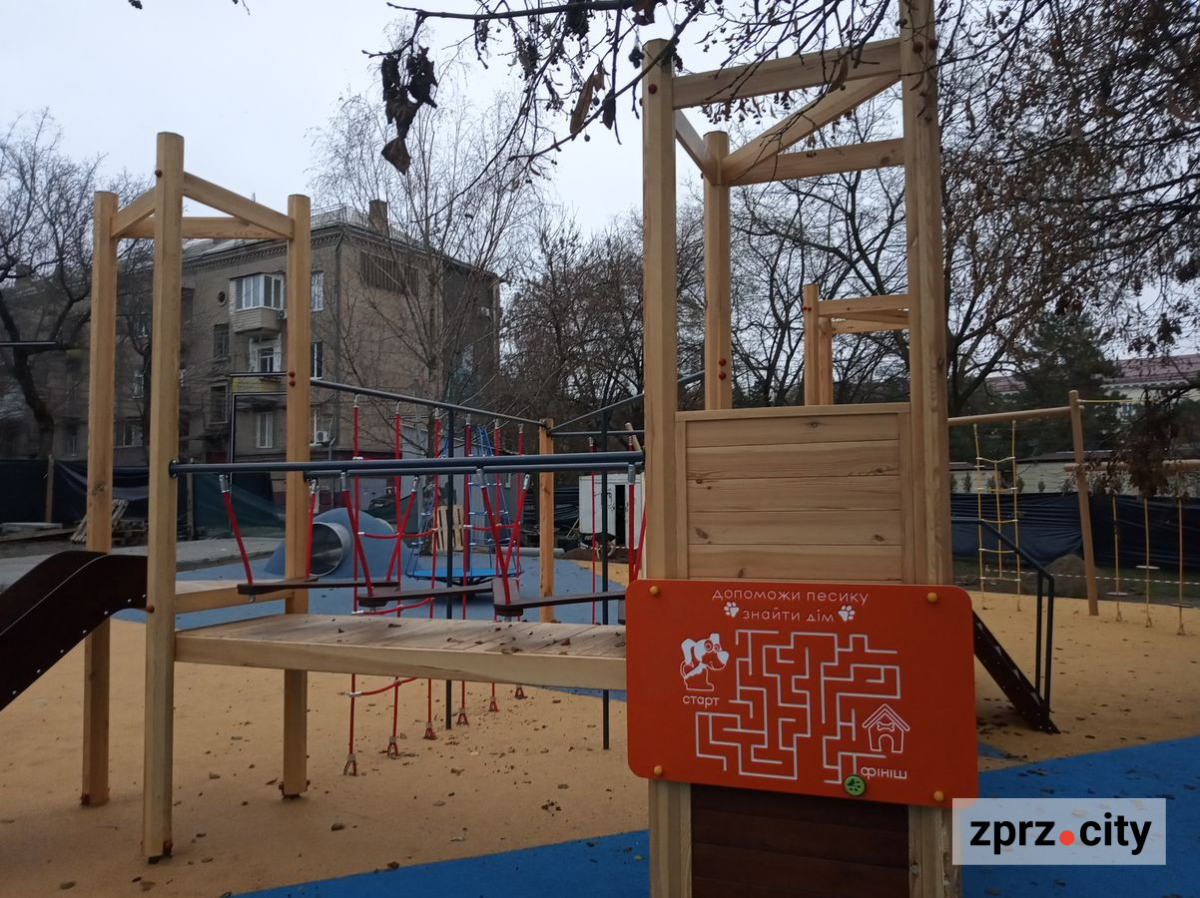 В одному із запорізьких скверів відкриють майданчик з фігурами фантастичних звірів - фоторепортаж