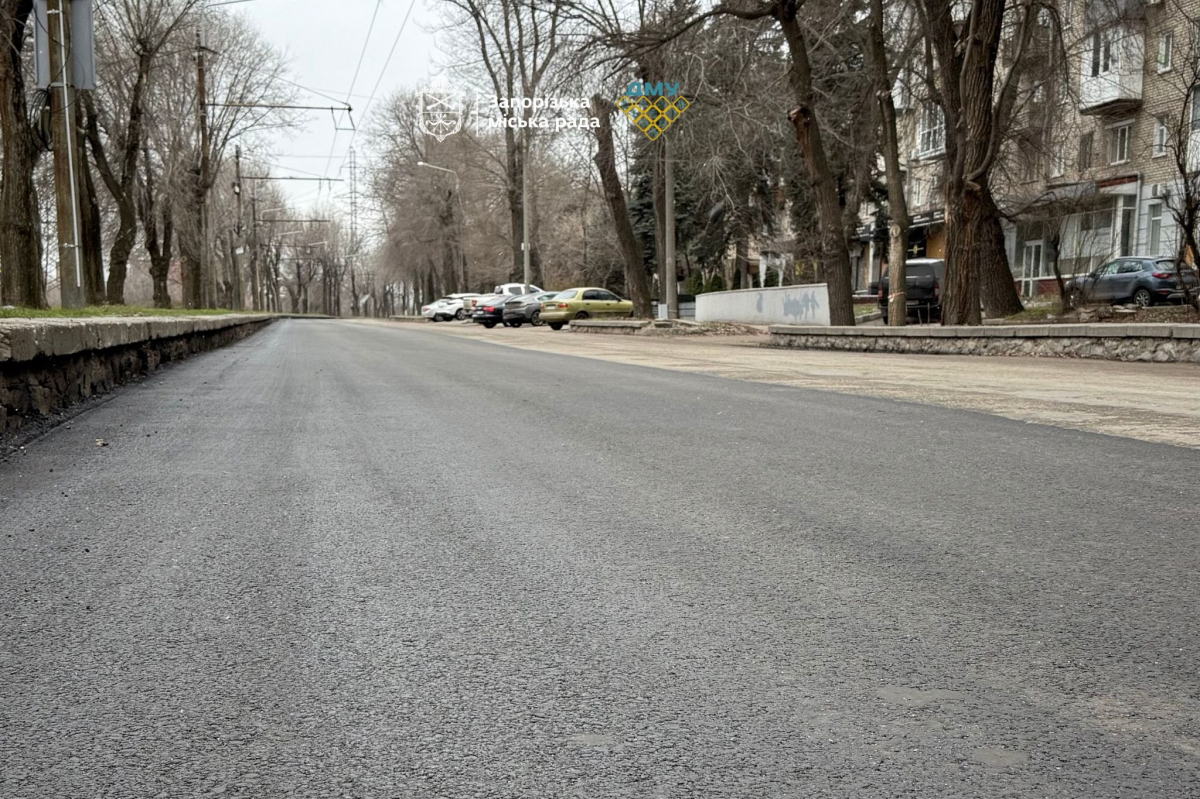 Важливу ділянку оновили - в Запоріжжі завершили масштабний ремонт дороги, яку щодня використовують тисячі водіїв (фото)