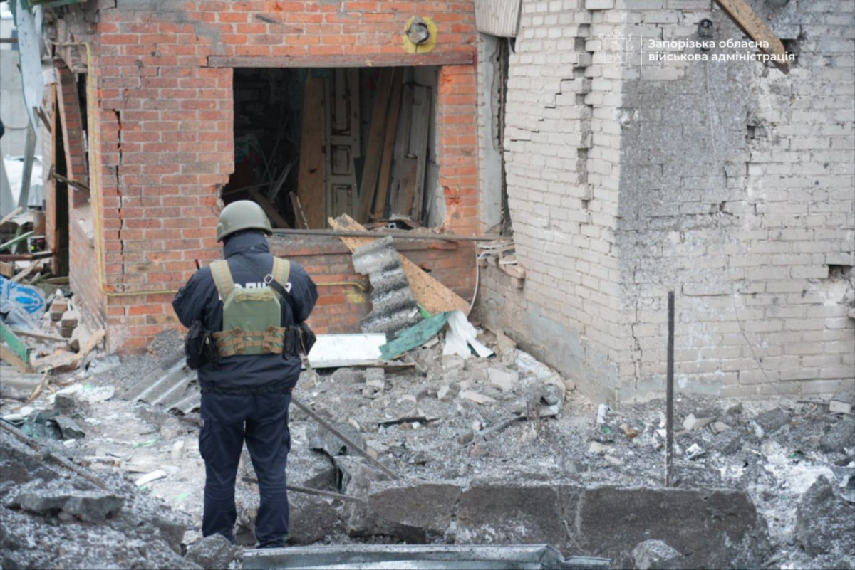 Величезні вирви та уламки довкола: в Запоріжжі екологи зафіксували наслідки удару керованими авіабомбами (фото)