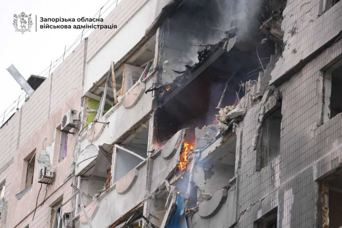 Ворог серед біла дня атакував багатоповерхівку у Запоріжжі - що відомо про наслідки