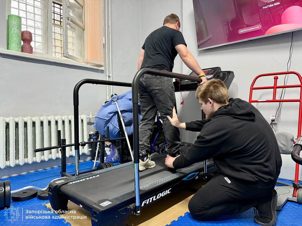 Встати на ноги знову: у Запоріжжі ветерани проходять реабілітацію разом з лікарем, який сам пережив поранення (відео)