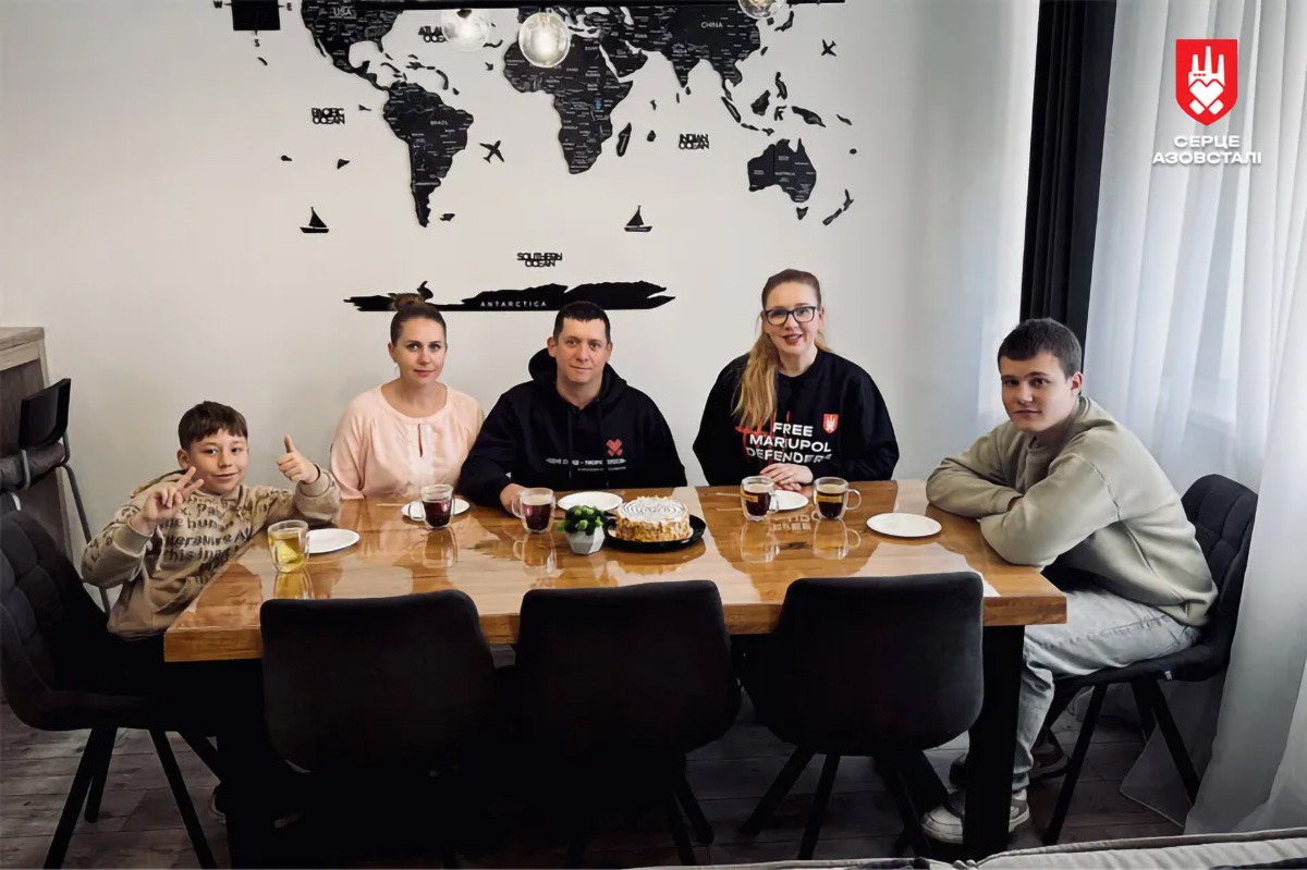 Захисник Маріуполя Роман Мещеряков разом із родиною отримав власну квартиру за програмою «Вдома»