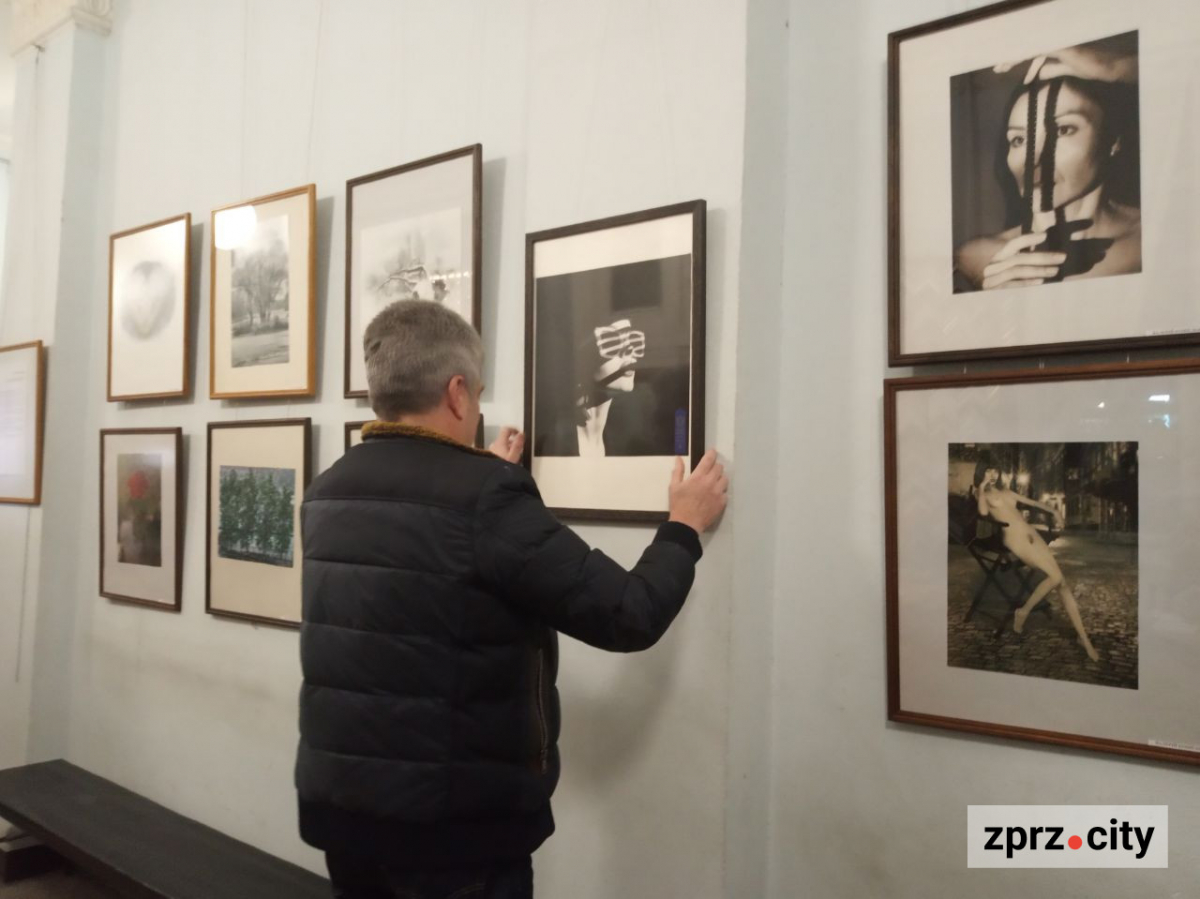 Запорізькі фотохудожники завершують рік великою виставкою - показали багато еротики