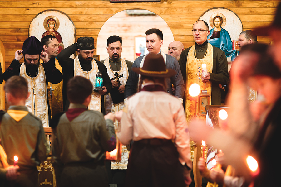 Запорізькі пластуни передали Вифлеємський вогонь на фронт (фото)