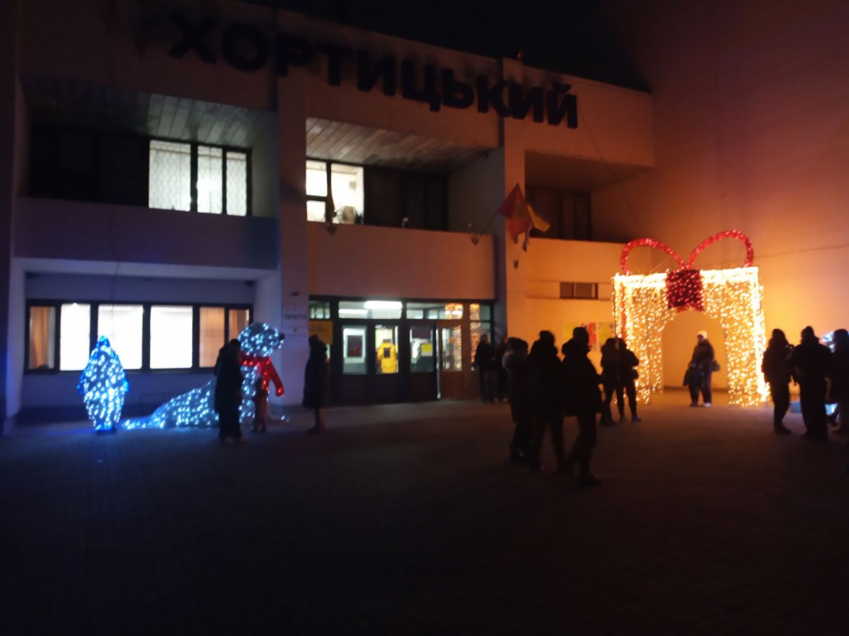 Запорізький театр обрав для показу прем'єри один з віддалених районів міста - фото