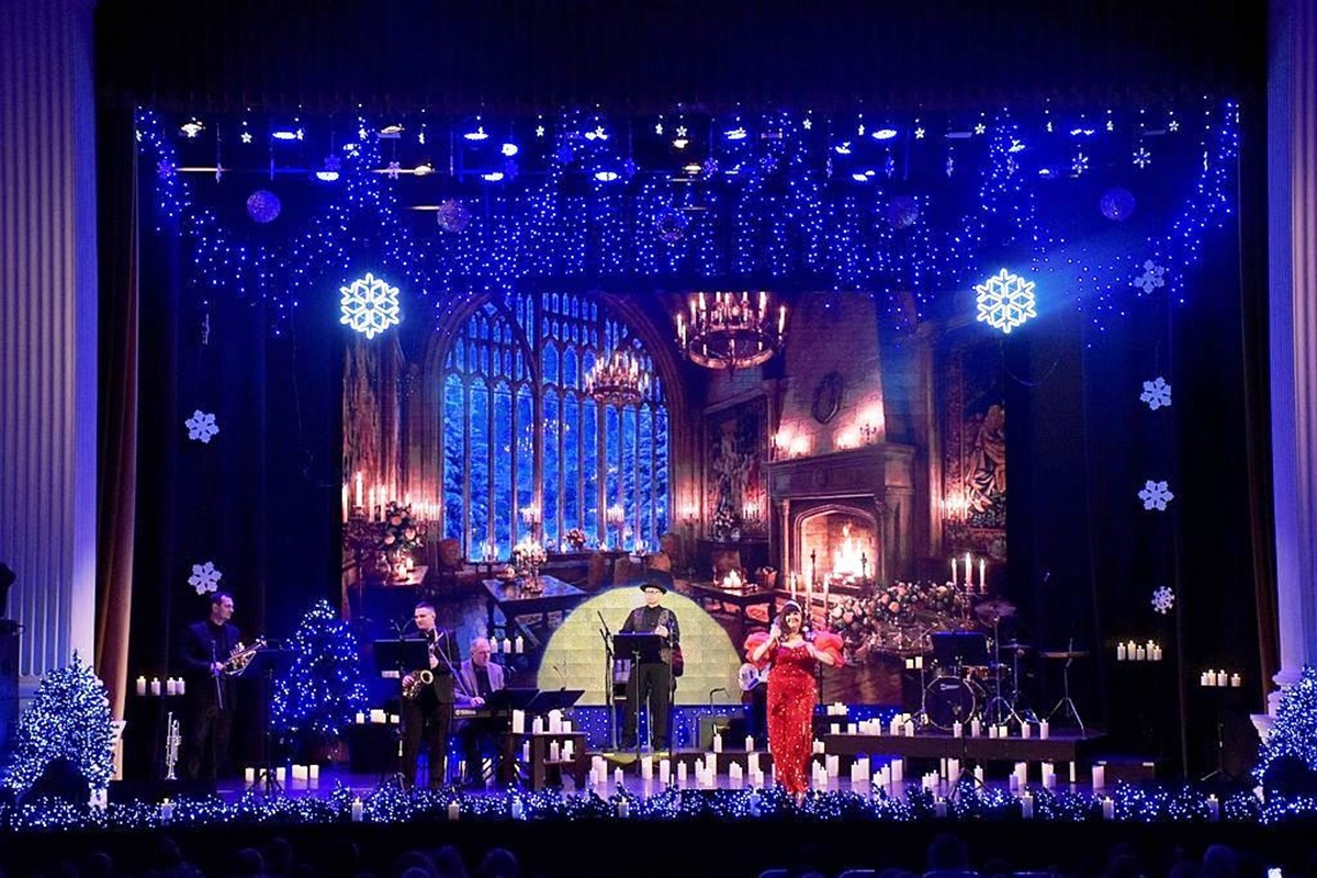 Джазові мелодії при свічках - артисти філармонії подарували запоріжцям різдвяну музичну історію (фото)