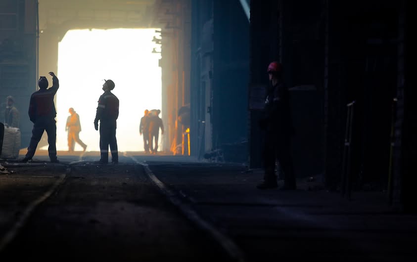 Масштабний блекаут зупинив металургійний комбінат: фахівці "Запоріжсталі" запобігли аварії, що могла статись внаслідок раптового знеструмлення