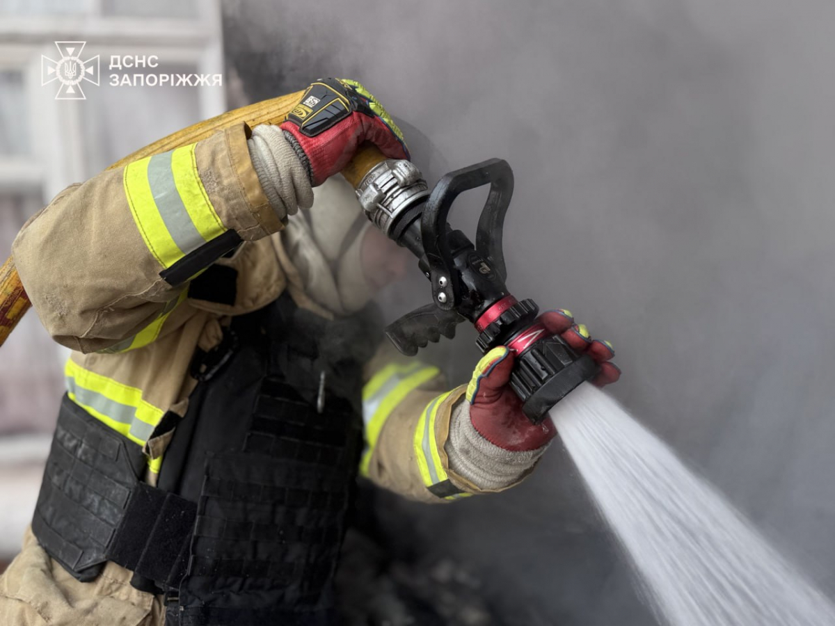 На приватному підприємстві в Запоріжжі спалахнула пожежа — що відомо (фото, відео)